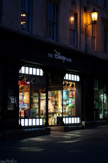 Baht, Somerset, architektura, drzwi, wejcie, sklep z zabawkami, noc - The Disney Store