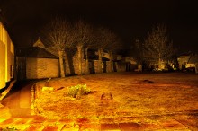 Devizes, Wiltshire, Anglia, angielska Architektura,noc - Kocielny Cmentarz