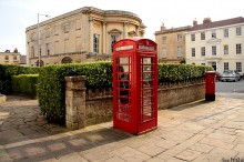 Devizes, Wiltshire, Anglia, angielska Architektura, czerwona budka telefoniczna - Budka - Market Place