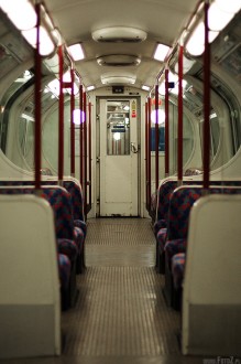 Londyn, metro, London tube, underground - Wewntrz metra