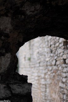 przesmyki w ruinach zamku w Ogrodziecu - Przejcie