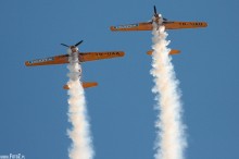 zdjcia lotnicze z pikniku w bielsku, zdjcie samolotu, akrobacje podniebne, ewolucje powietrzne - Aerobatic Yakkers Yak-52TW